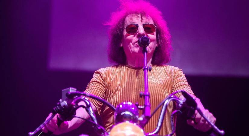 Demjén Ferenc hozza a legendás slágereket az esztergomi szerencsekoncerten