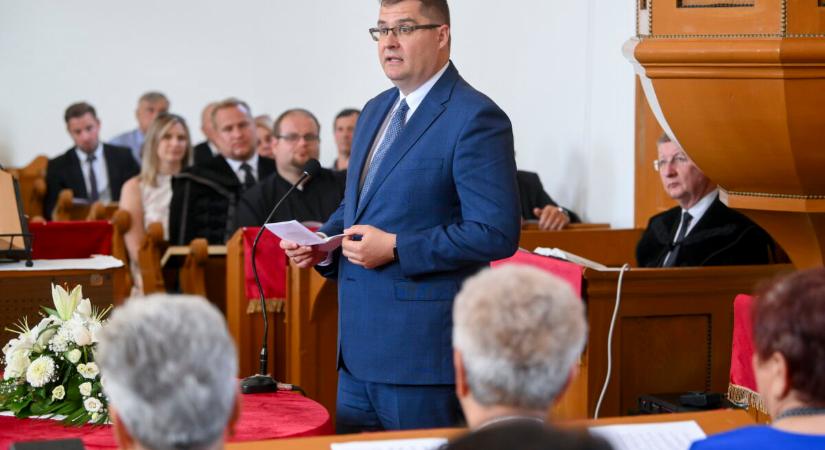 Nekiugrott Orbán pincsije Wáberer Györgynek, miután a választáson való részvételre buzdított