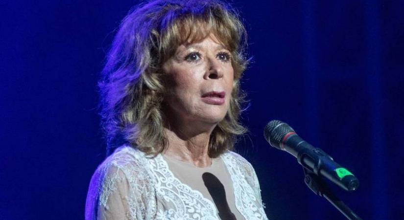 A 66 éves Sztárek Andrea fürdőruhára vetkőzött: bevállalós fotósorozat készült róla