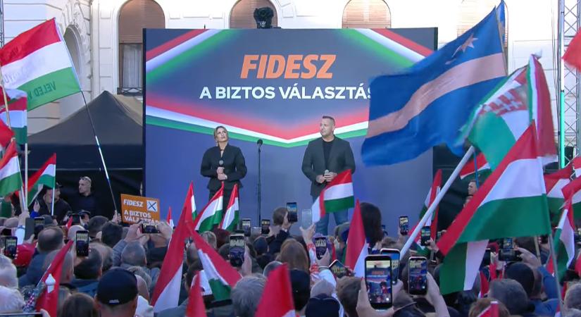 Curtis és Radics Gigi óriásit énekelt Sopronban: Megalapozták a hangulatot