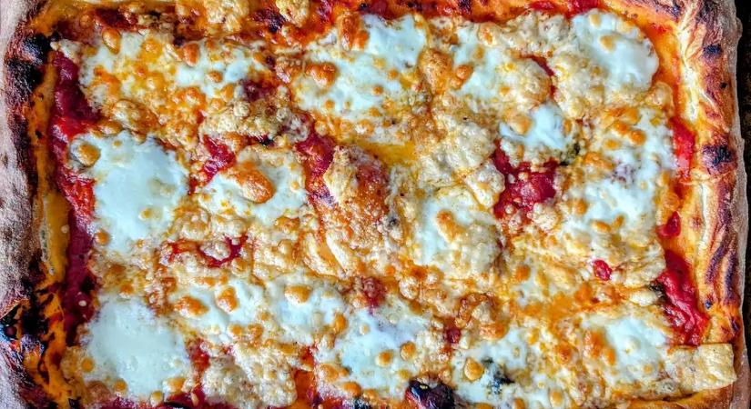 Vége a dagasztásnak! Ez a lusta pizzarajongók álma: csak keverd össze, öntsd bele, és kész