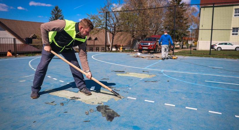 Bélapátfalván a tavaszi szünetben szépítették az iskola udvarát  videó
