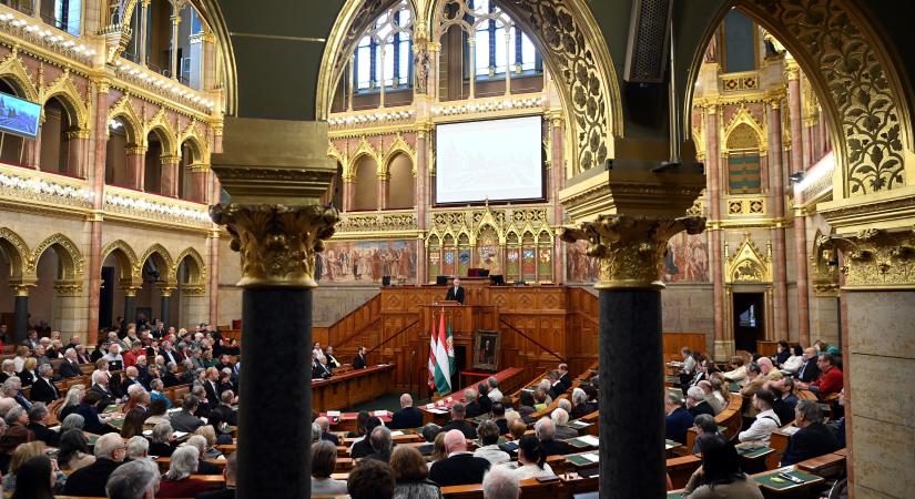 Naponta több mint 632 ezer forintot tankoltak el a képviselőink