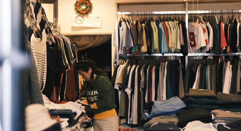 Aláírásgyűjtéssel akadályoznák meg a használtruha kereskedelem ellehetetlenítését