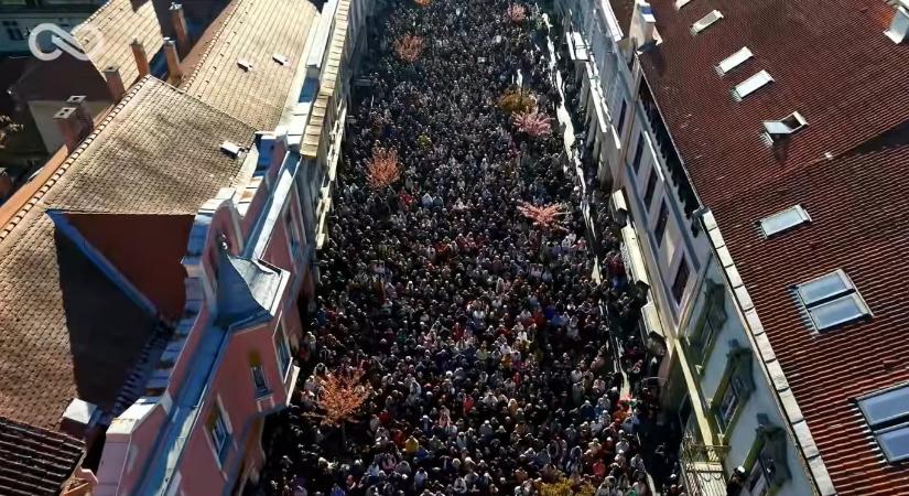13 nyilvános beszéd 1-gyel szemben: ennyire másként hajrázik a kampányban Magyar és Orbán