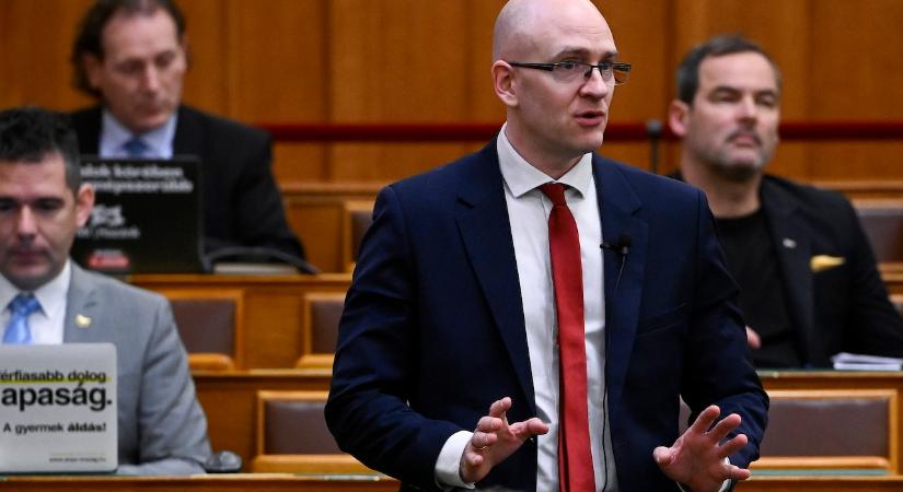 Újabb ellenzéki politikus lépett vissza a választástól