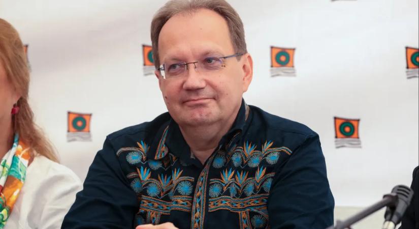 A Tisza szerint Hoppál Péter étellel vásárol szavazatokat, Hoppál szerint ez hazugság, ő ételt kínált egy választónak