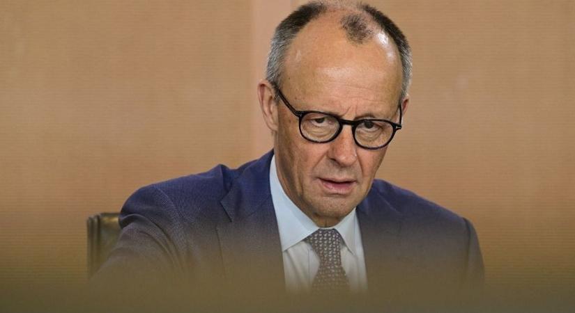 Merz ismét kimutatta a foga fehérjét: az amerikai alelnököt támadják, amiért kiállt Orbán mellett