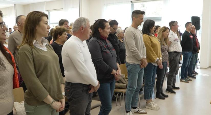 Készülnek a szavazatszámlálók a vasárnapi országgyűlési választásokra
