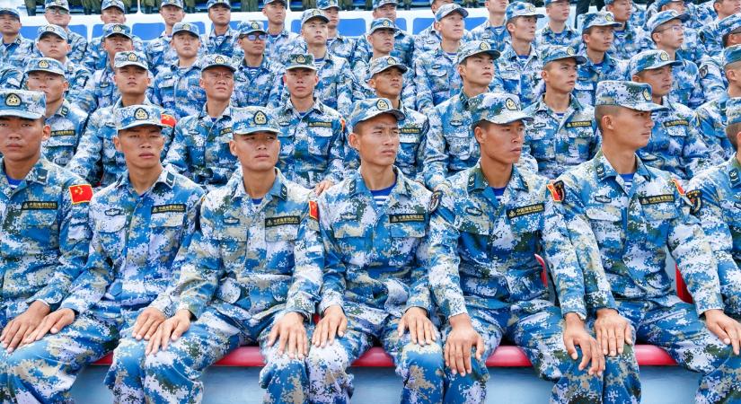 Kína nem a fronton, hanem a háttérben építi állásait