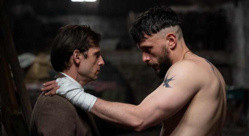 Áprilisban az HBO Maxon: Előzetest kapott a Szarvasbébi alkotójának legújabb sorozata, a Fivérség