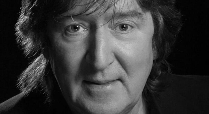 AKINEK SOSEM FELEDJÜK AZ ÖBLÖS HANGJÁT: HELYEY LÁSZLÓ ÉLETTÖRTÉNETE