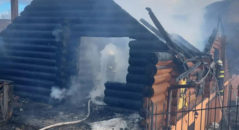 A tűzoltók megakadályozták egy lakóház megsemmisülését Viharoson