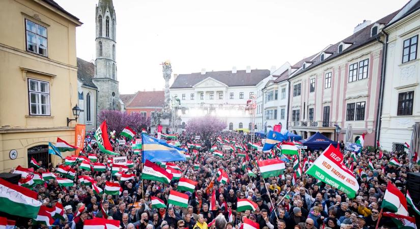 Emberáradat hömpölygött Sopron utcáin: mindenki Orbán Viktorra volt kíváncsi