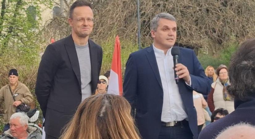 Indulatok Szijjártó hajdúböszörményi fórumán – a miniszter kiszólogatott, Papp Zsoltnak bruttó négy perc jutott