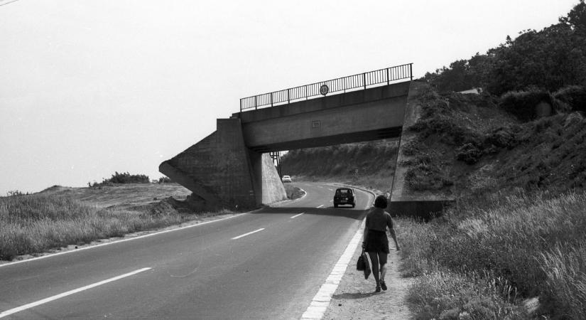 Nem zakatol többé a vonat a Balaton felé, már csak nyomok maradtak – felismered a helyet? (fotók)