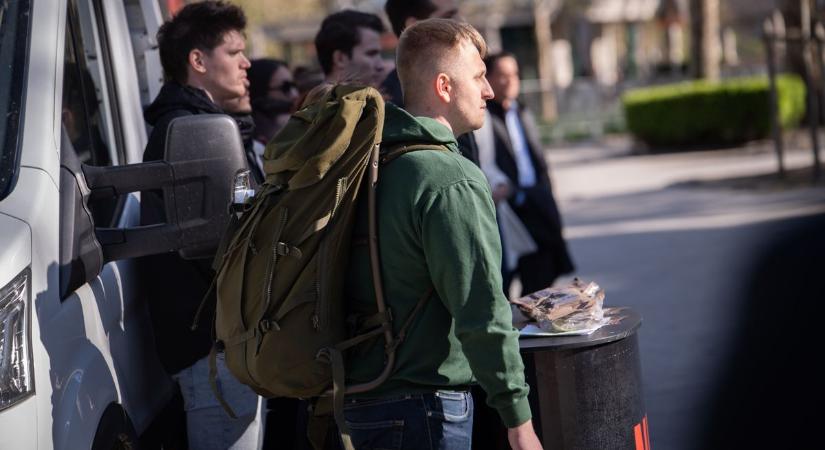 Több tízezren írták alá azt a petíciót, amit a tiszások háborúpárti nyilatkozatai miatt indítottak el