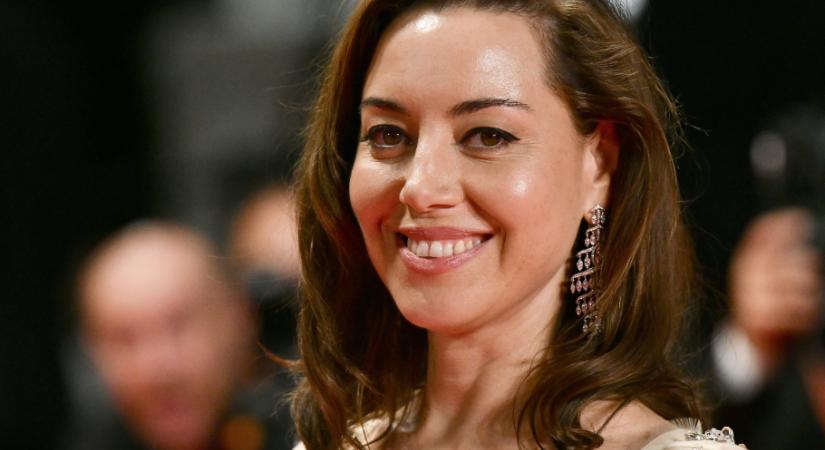 Micsoda hír: Küzdelmes időszak után babát vár A Fehér Lótusz sztárja