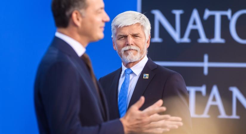 A cseh elnök nekiment a miniszterelnöknek NATO-csúcs miatt