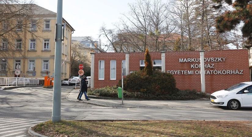 Két éves kisfiú édesanyjától kapott levelet a Markusovszky-kórház