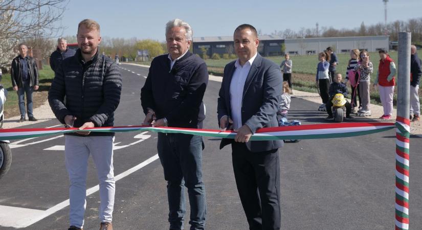 Elképesztő fejlesztés: az utolsó földes utat is leaszfaltozták a településen