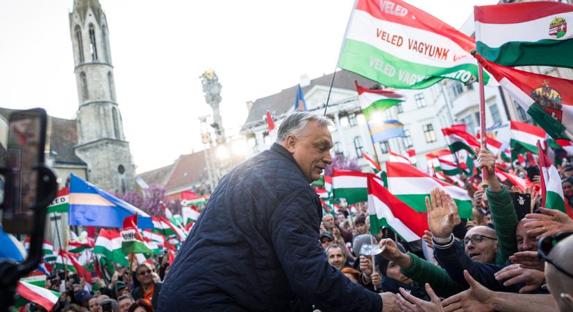 Csápolt a tömeg Orbán Viktornak Sopronban - Videó