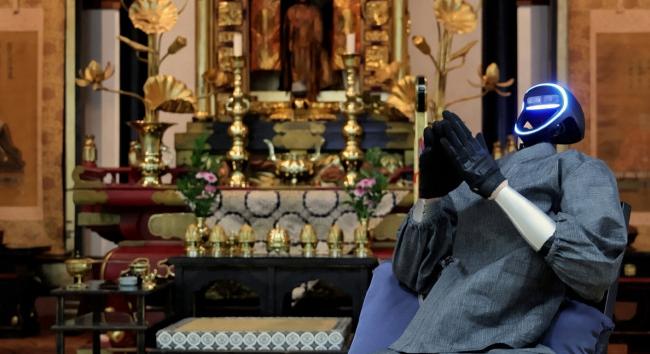 Japánban bemutatták a Buddharoidot, az AI-alapú szerzetesrobotot, amely spirituális tanácsokat ad