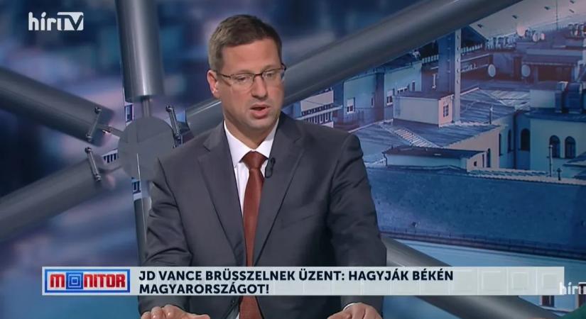 Gulyás Gergely szerint felháborító a Magyarországra nehezedő külföldi nyomás