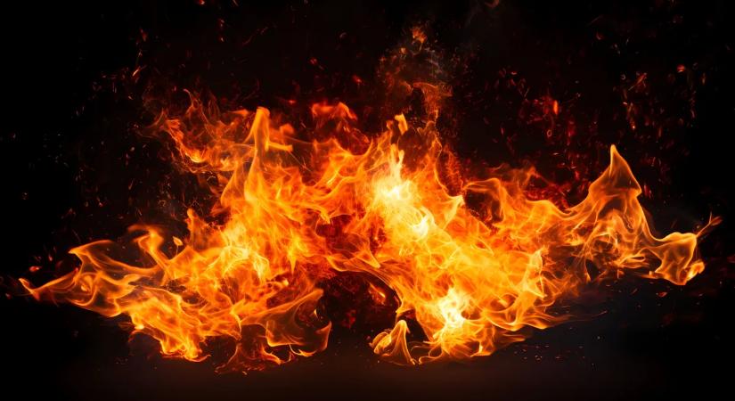 Egy 5 éves kisfiúnak köszönheti az életét a család! Égő házból menekítették ki őket