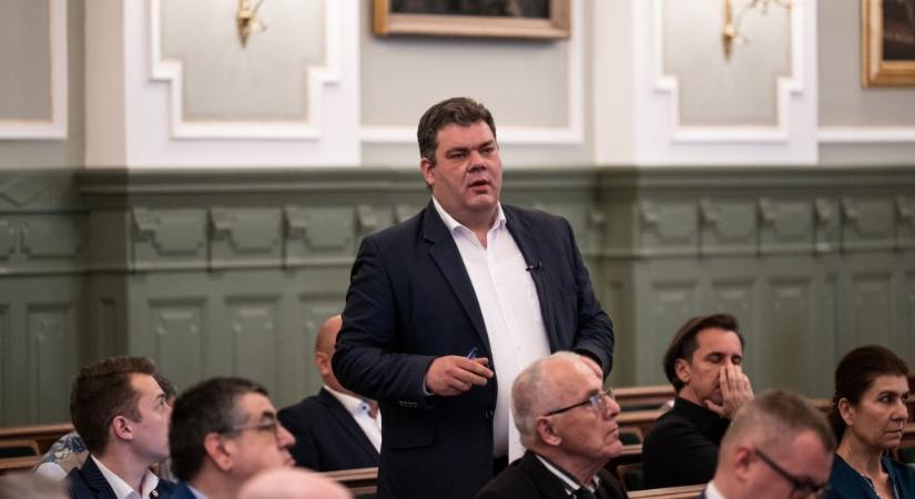 Rejtőzködnek a tanúként beidézett győri fideszes politikusok a helyi kukáscég volt ügyvezetőjének büntetőügyében