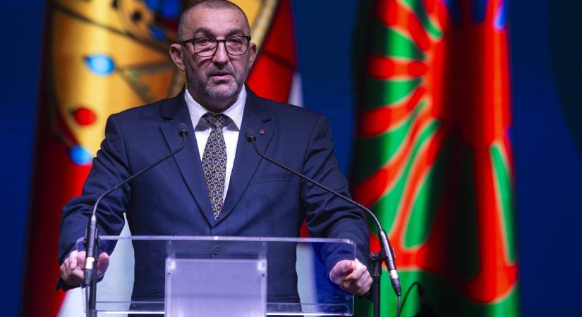 Aba-Horváth István: élelmiszercsomagot osztani természetes