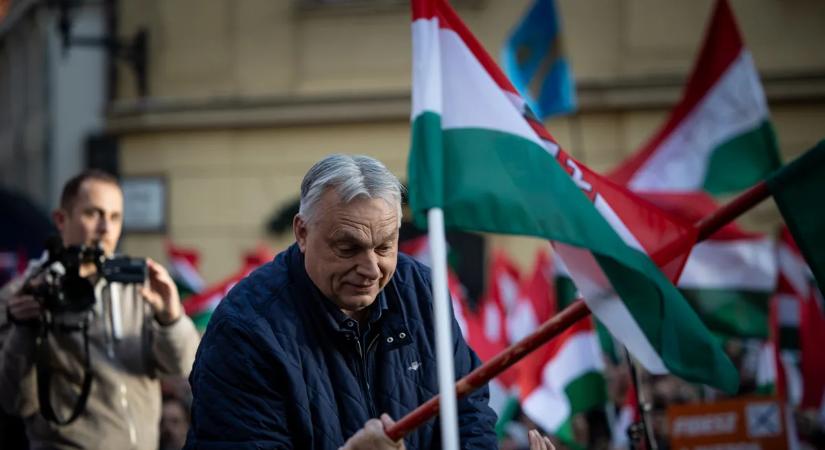 Nem hiszed el, kivel találkozott Orbán Viktor a benzinkúton
