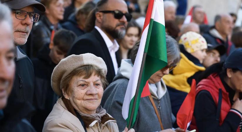 A miniszterelnöki országjáró kampány résztvevői felháborítónak tartják a buszoztatásról szóló tiszás propagandát