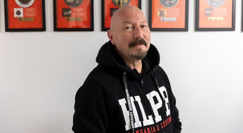 „Nem tudom, hogy ez most buzi vagy félbuzi” – a Kárpátia frontembere kendőzetlenül beszélt Magyar Péterről (VIDEÓ)