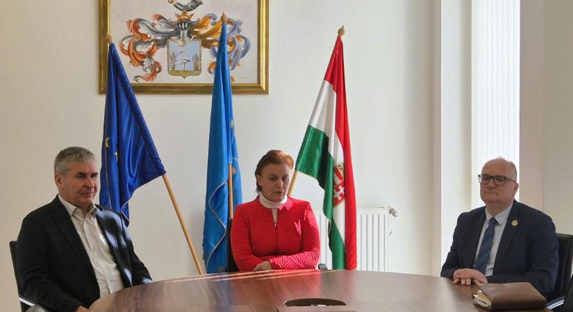 Májustól 24 órás mentőszolgálat működik Nádudvaron – Bodó Sándor kéri a szavazatokat