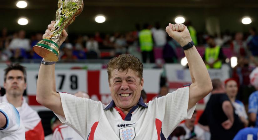 Házát is eladja, hogy ott lehessen a focivébén