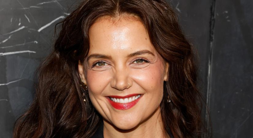 Visszafogott lányból a vörös szőnyeg magabiztos divatdiktátora - Katie Holmes stílusnapló
