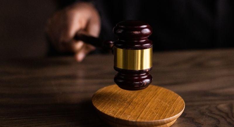 Gyermekorvost és ápolónőt támadott meg a nagymama – Félreértés miatt kell börtönbe mennie