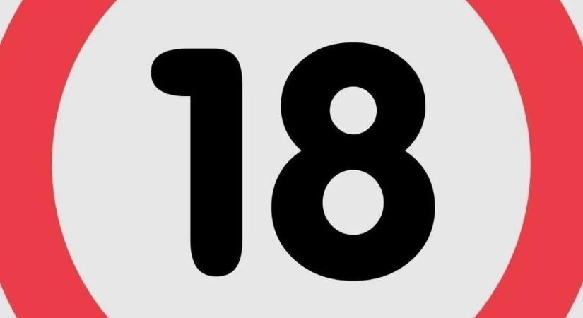 Bikinire vetkőzött, a medencében pancsolt Ronaldo szexi rajongója