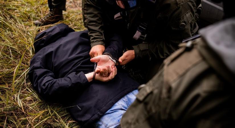 Kommandósok fogták el - Májusig letartóztatásban marad a felfegyverkezett iváni férfi