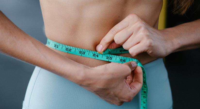 Drasztikus fogyás több mozgás nélkül: A fogyáscoach elárulta azt a két apró szokást, amitől olvadni fognak rólad a kilók