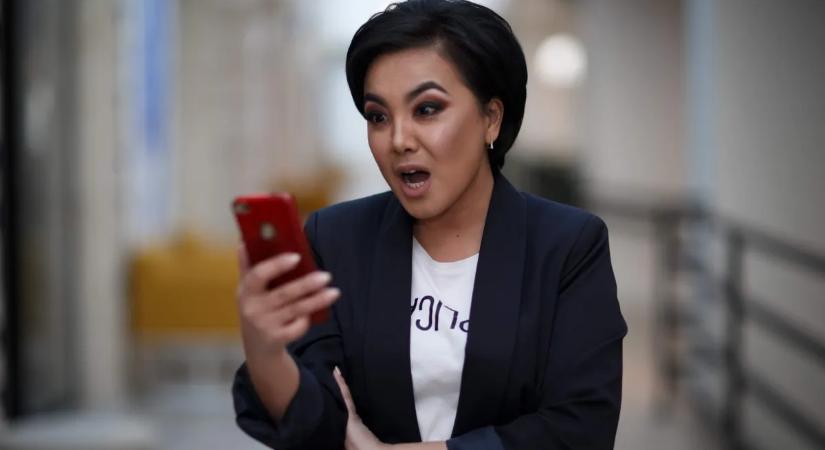 Rendszeresen eltűnt az étel a nő hűtőjéből, a rejtett kamera hihetetlen tetteseket leplezett le – videó