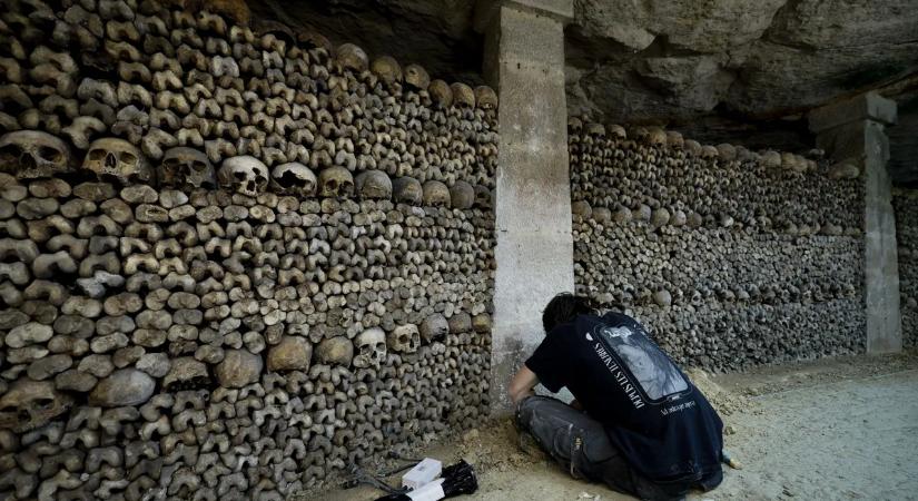 Hatmillió halott fekszik Párizs alatt – újra megnyílt a rémisztő katakombarendszer