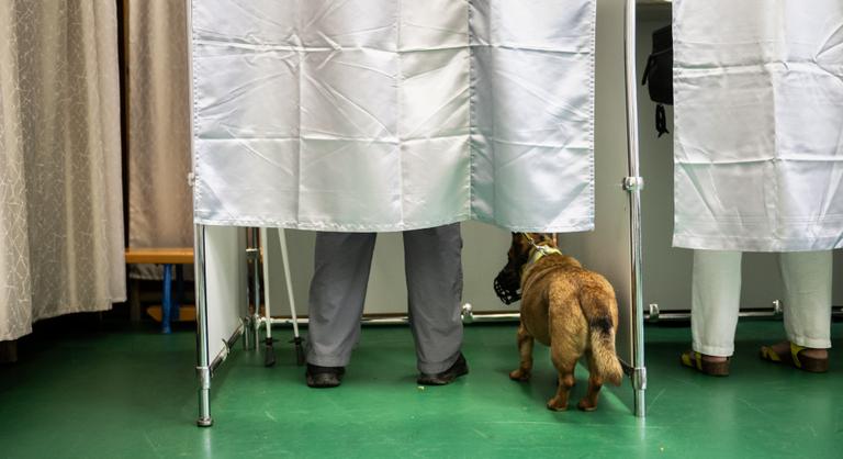 Dagad a vita a legnagyobb tétre menő vasárnapi választás körül