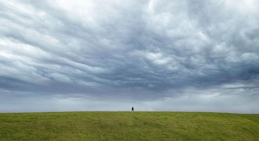 Felhős lesz az ég, helyenként záporok is lehetnek
