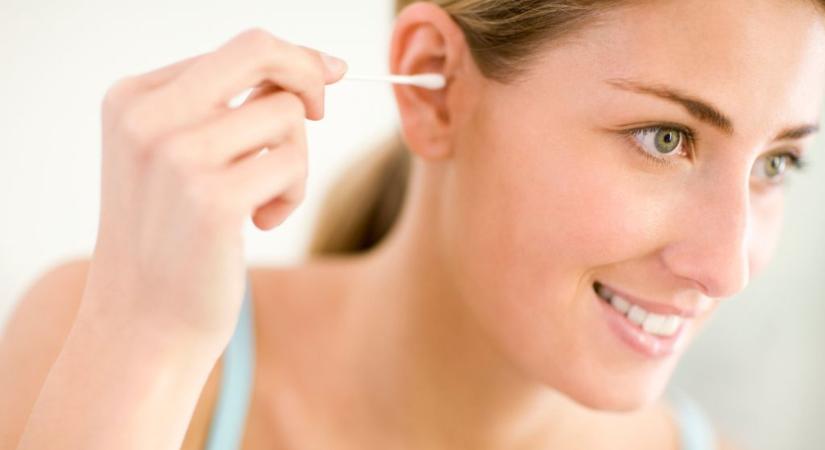 Ezért nem szabad a fültisztító pálcikát mélyen a fülbe dugni