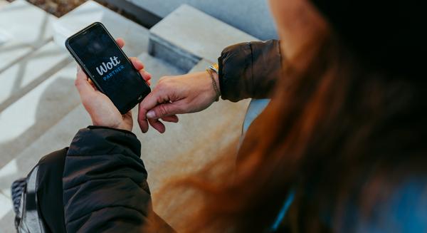 Új funkciókkal fejleszti a kiszállítást a Wolt