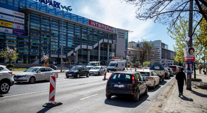 Sávlezárások a miskolci belvárosban - itt tart az útfelújítás most (fotók, videó)