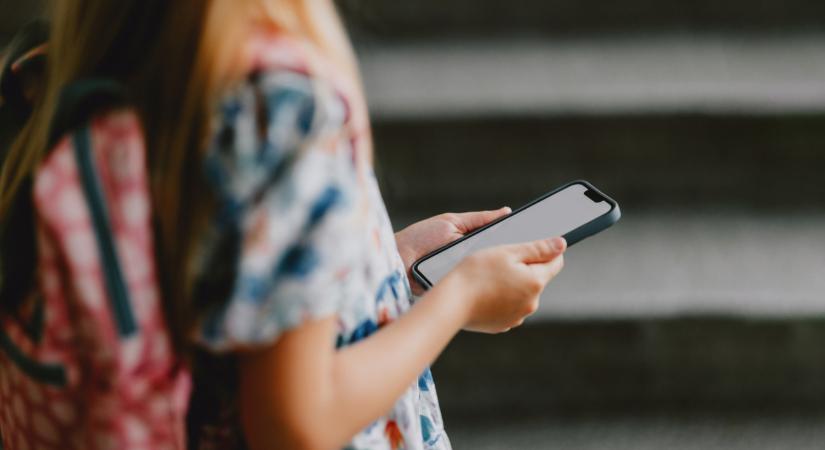 Görögország is beállt a sorba, szigorú tiltás vár a fiatalokra