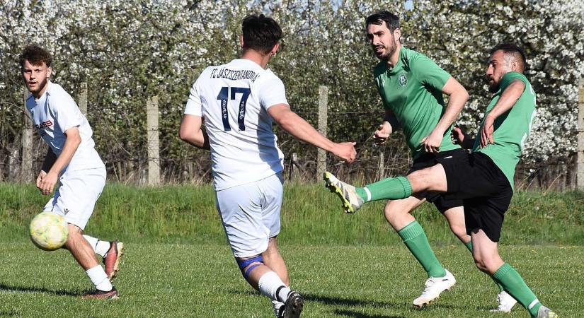 Vármegye III.: botlott a Jászszentandrás, tíz mérkőzés után újra győzött a Tiszaörs – galériával